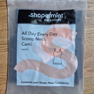 Shapermint Essentials Scoop Neck Cami in Black